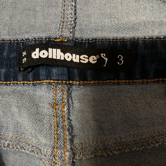 Dollhouse overalls in a slim fit. Juniors size 3.Fits women’s size 2-24/25 - Picture 6 of 7